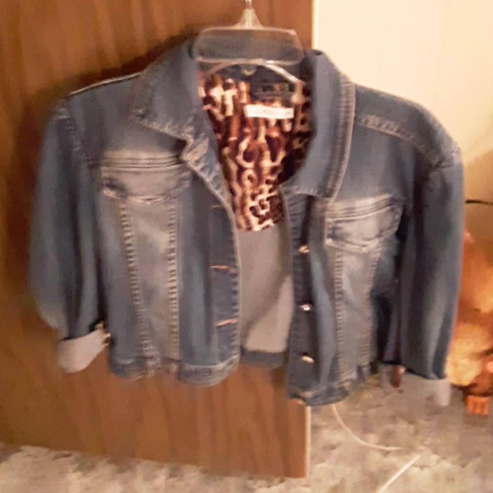 Cache size 6 jean jacket with leopard print